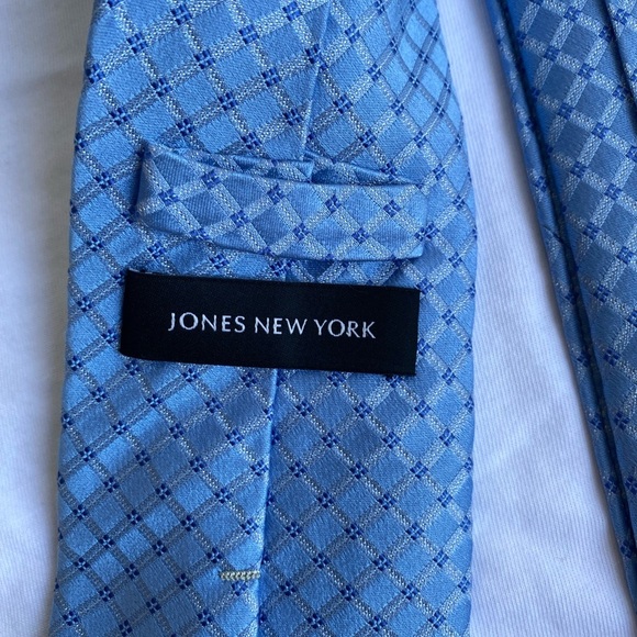 Jones New York coastal blue 100% silk tie - Picture 3 of 4